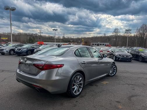 2017 Alfa Romeo Giulia Base