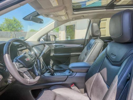 Dark Granite Metallic 2017 Cadillac XT5 Luxury