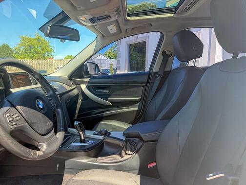Mineral White Metallic 2016 BMW 320 i