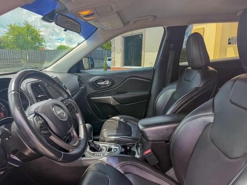Granite Crystal Metallic Clearcoat 2019 Jeep Cherokee Latitude Plus