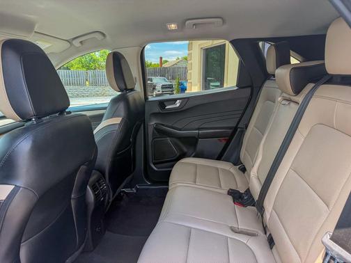 Iconic Silver Metallic 2022 Ford Escape SEL