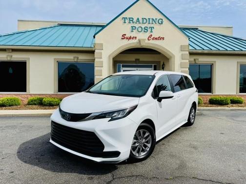 2022 Toyota Sienna LE