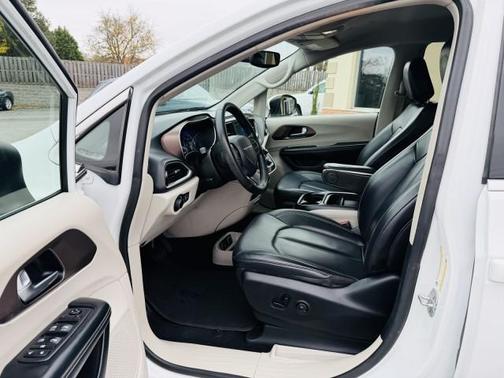 2020 Chrysler Voyager LXI