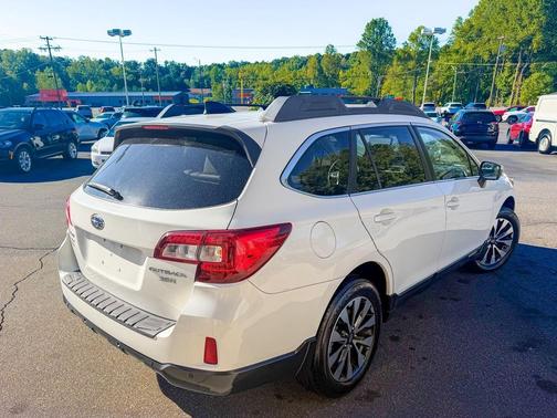 Crystal White Pearl 2017 Subaru Outback 3.6R Limited