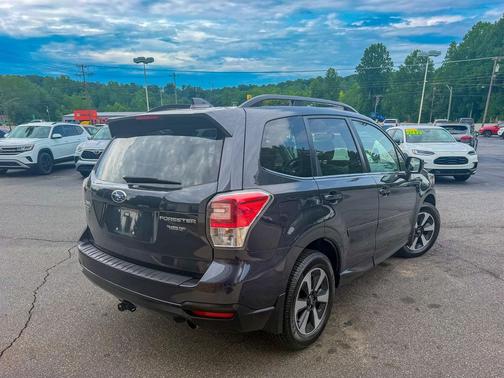 Dark Gray Metallic 2018 Subaru Forester 2.5i Limited
