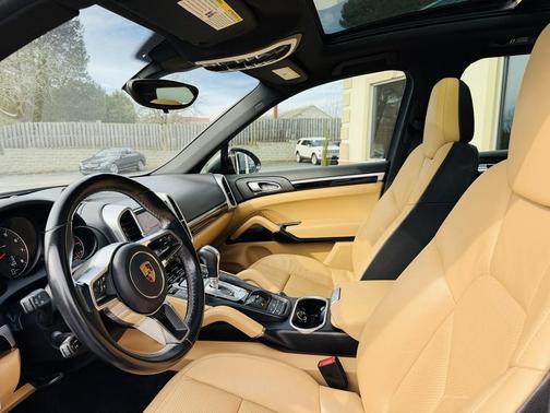 2017 Porsche Cayenne Cayenne