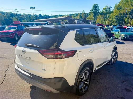 Pearl White Tricoat/Super Black 2021 Nissan Rogue SL