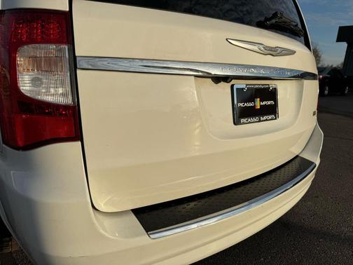 2014 Chrysler Town & Country Touring