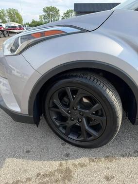 Silver Knockout Metallic 2019 Toyota C-HR XLE