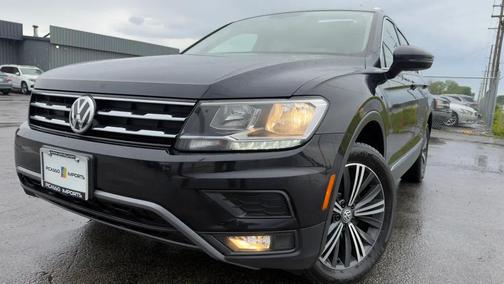 Deep Black Pearl Metallic 2018 Volkswagen Tiguan 2.0T SEL