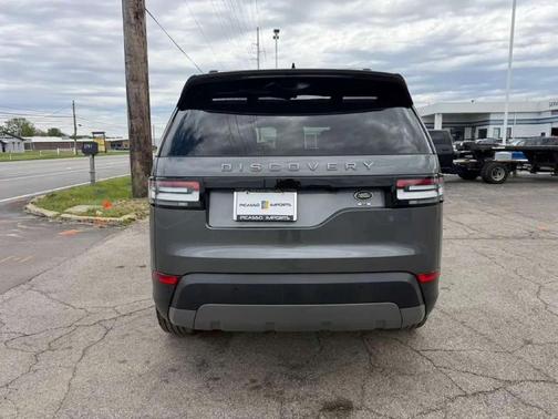 Gray 2018 Land Rover Discovery SE