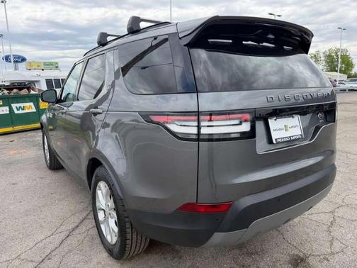 Gray 2018 Land Rover Discovery SE