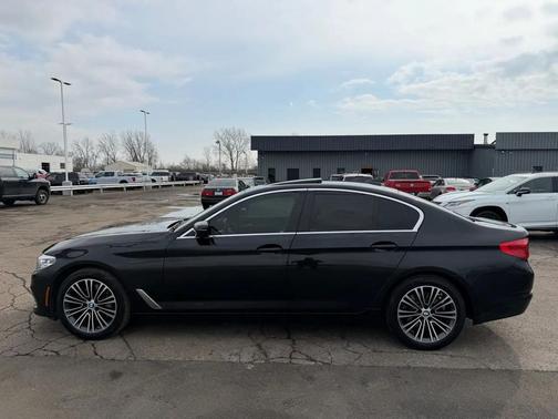2019 BMW 530 530i Sedan