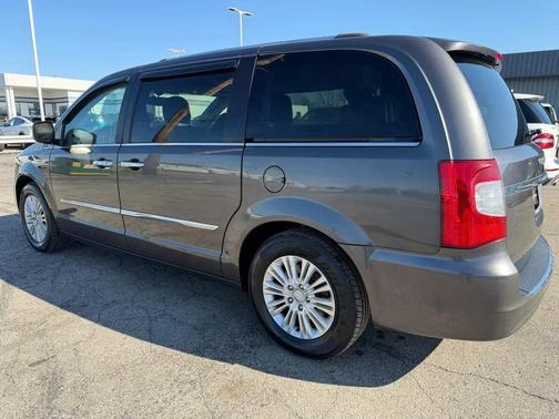 2015 Chrysler Town & Country Limited Platinum
