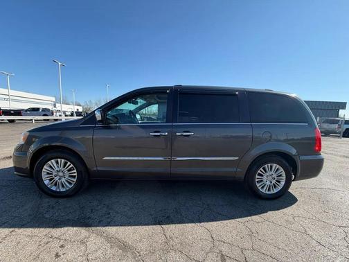 2015 Chrysler Town & Country Limited Platinum