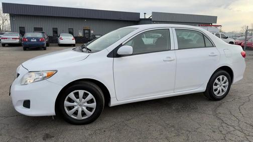 Super White 2010 Toyota Corolla LE