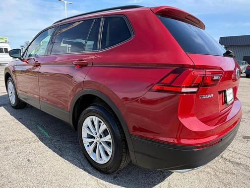 Burgundy 2018 Volkswagen Tiguan 2.0T SE 4MOTION