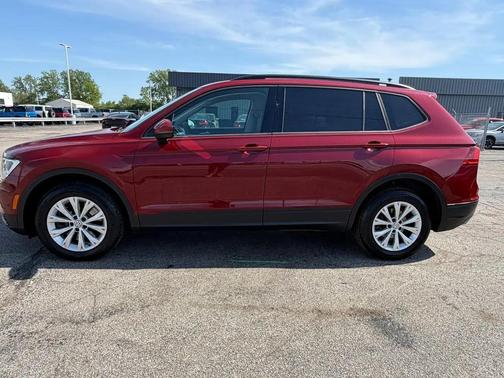 Burgundy 2018 Volkswagen Tiguan 2.0T SE 4MOTION