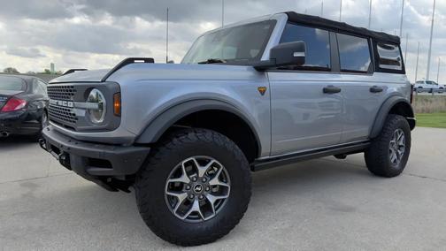 Iconic Silver Metallic 2021 Ford Bronco Badlands