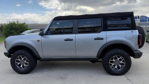 Iconic Silver Metallic 2021 Ford Bronco Badlands