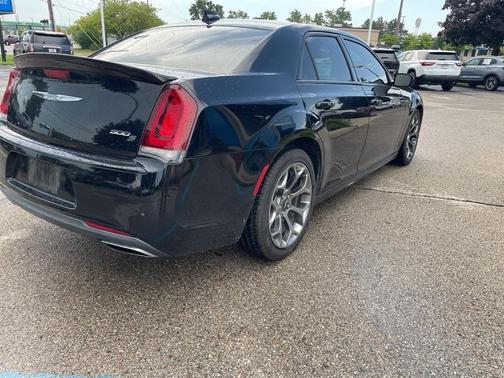 2018 Chrysler 300 S