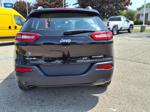 2016 Jeep Cherokee Sport
