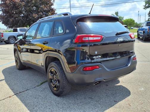 2016 Jeep Cherokee Sport