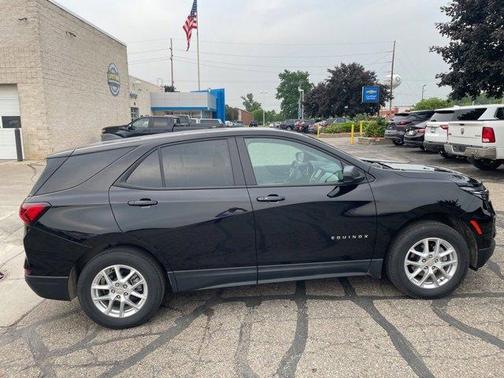 2023 Chevrolet Equinox LS