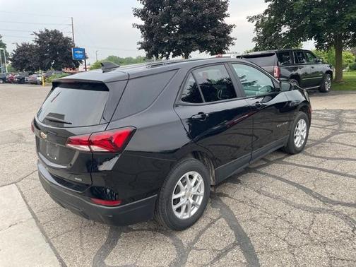 2023 Chevrolet Equinox LS
