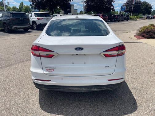 2020 Ford Fusion SE