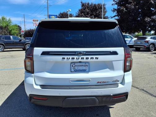2023 Chevrolet Suburban RST