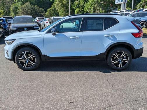 Cloud 9 White 2026 Volvo XC40 B5 Core