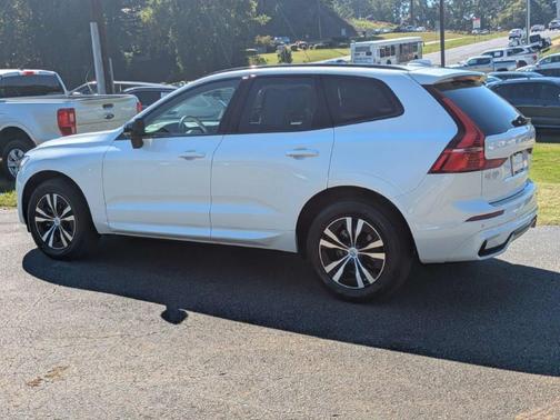 Crystal White 2024 Volvo XC60 B5 Core