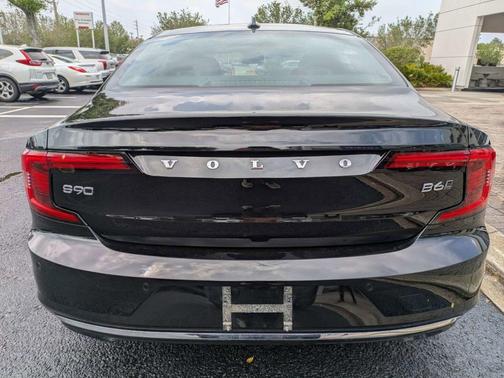 Onyx Black Metallic 2023 Volvo S90 B6 Ultimate