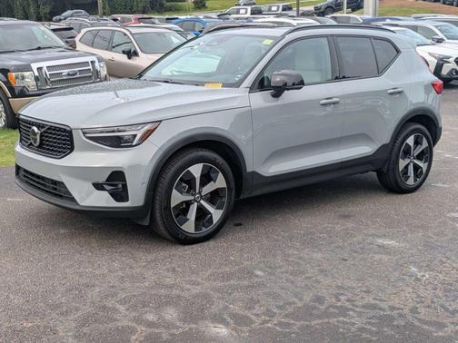 Metallic 2026 Volvo XC40 B5 Plus