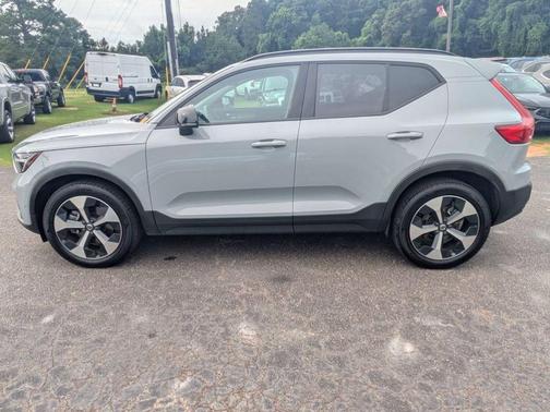 Metallic 2026 Volvo XC40 B5 Plus