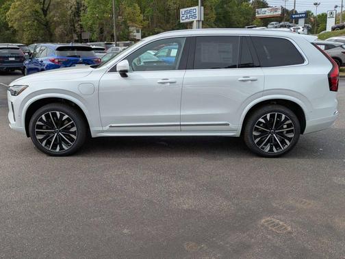 Crystal White Pearl 2026 Volvo XC90 Plug-In Hybrid T8 Plus 7-Seater