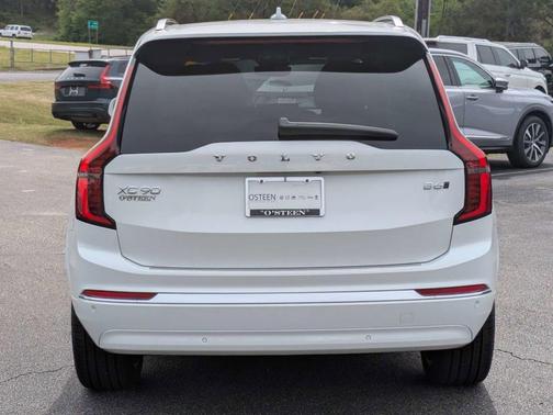 Crystal White Pearl 2026 Volvo XC90 B6 Plus 6-Seater