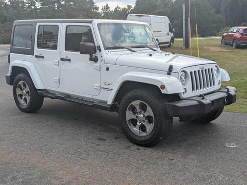 Bright White Clearcoat 2017 Jeep Wrangler Unlimited Sahara