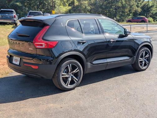 Onyx Black 2026 Volvo XC40 B5 Core