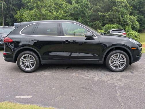 Jet Black Metallic 2016 Porsche Cayenne Base