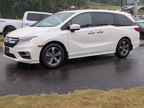 White 2018 Honda Odyssey Touring