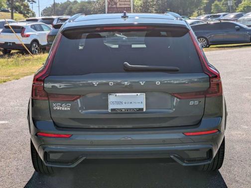 Forest Green 2026 Volvo XC60 B5 Ultra