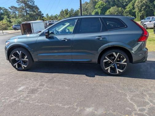 Forest Green 2026 Volvo XC60 B5 Ultra