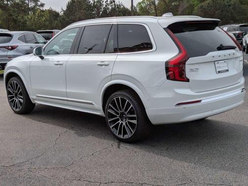 Crystal White Pearl 2026 Volvo XC90 B6 Plus 7-Seater