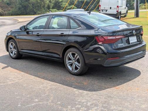 Deep Black Pearl Effect 2024 Volkswagen Jetta 1.5T SE