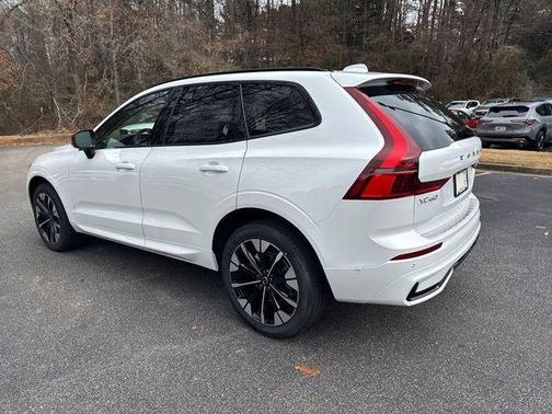 2026 Volvo XC60 B5 Plus