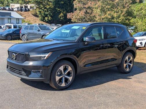 Onyx Black 2026 Volvo XC40 B5 Plus