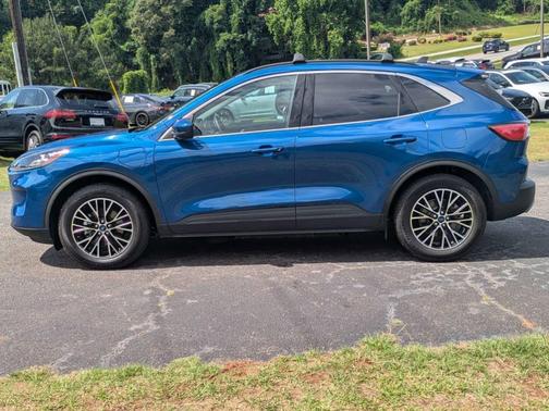 Blue Metallic 2022 Ford Escape PHEV Titanium