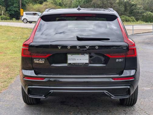 Onyx Black Metallic 2026 Volvo XC60 B5 Plus